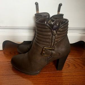 White Mountain Advice Brown Ankle Boots Heels US 7.5M Side Zip Faux Leather